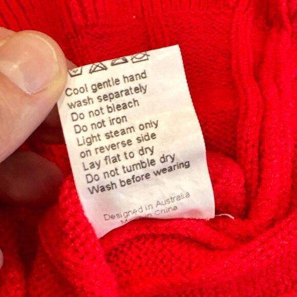 Elegant Red Sleeveless Dress - Picture 5 of 7